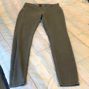 STRETCH JEAN LEGGING MEDIUM….ONE DARK GRAY.. ONE LIGHT GRAY.. LIKE NEW
